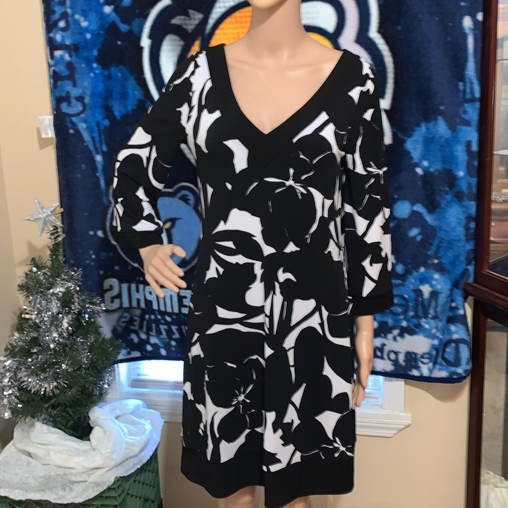 White House Blackmarket floral v neck dress